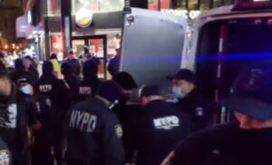 Five Arrested at New York Burger King for Holding Vaccine Mandate Protest (VIDEO)