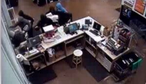 Over 20 Looters Storm Tennessee Walmart — Steal Thousands of Dollars Worth of Merchandise (VIDEO)